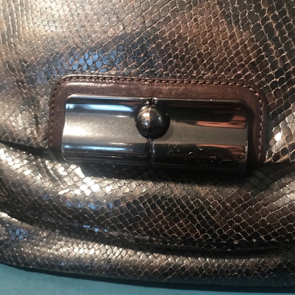 Coach embossed python snake skin shoulder bag. - Picture 3 of 13